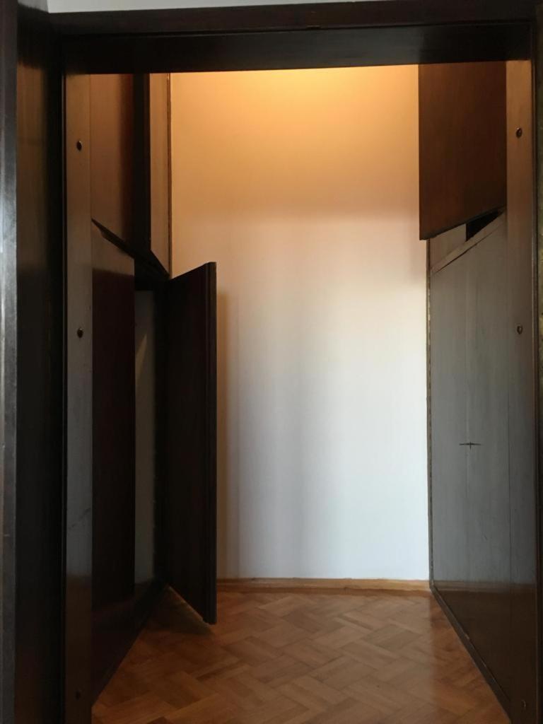 Central Studio Across From Intercontinental Bukarest Exteriör bild