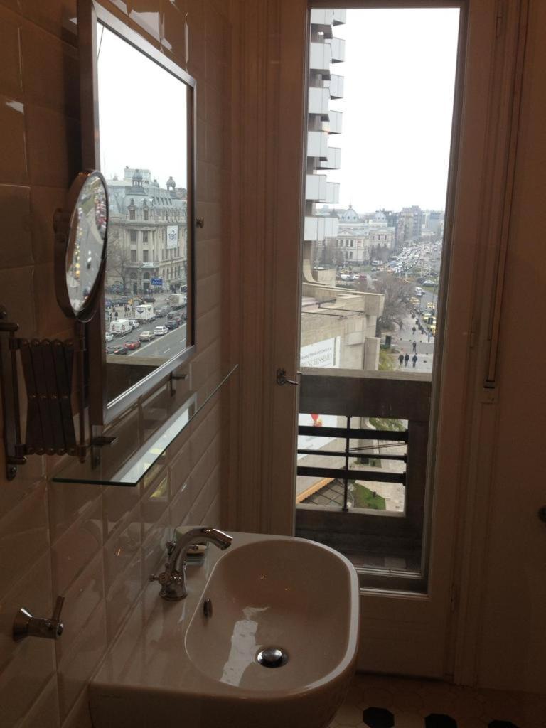 Central Studio Across From Intercontinental Bukarest Exteriör bild