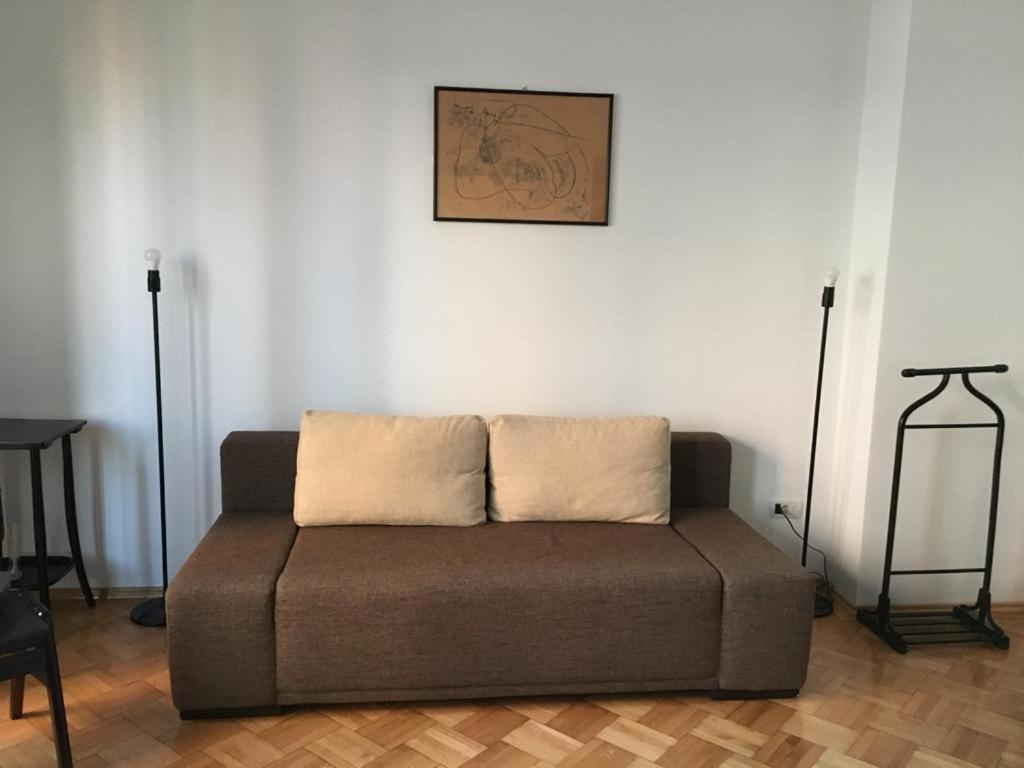 Central Studio Across From Intercontinental Bukarest Exteriör bild