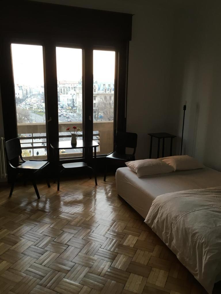 Central Studio Across From Intercontinental Bukarest Exteriör bild